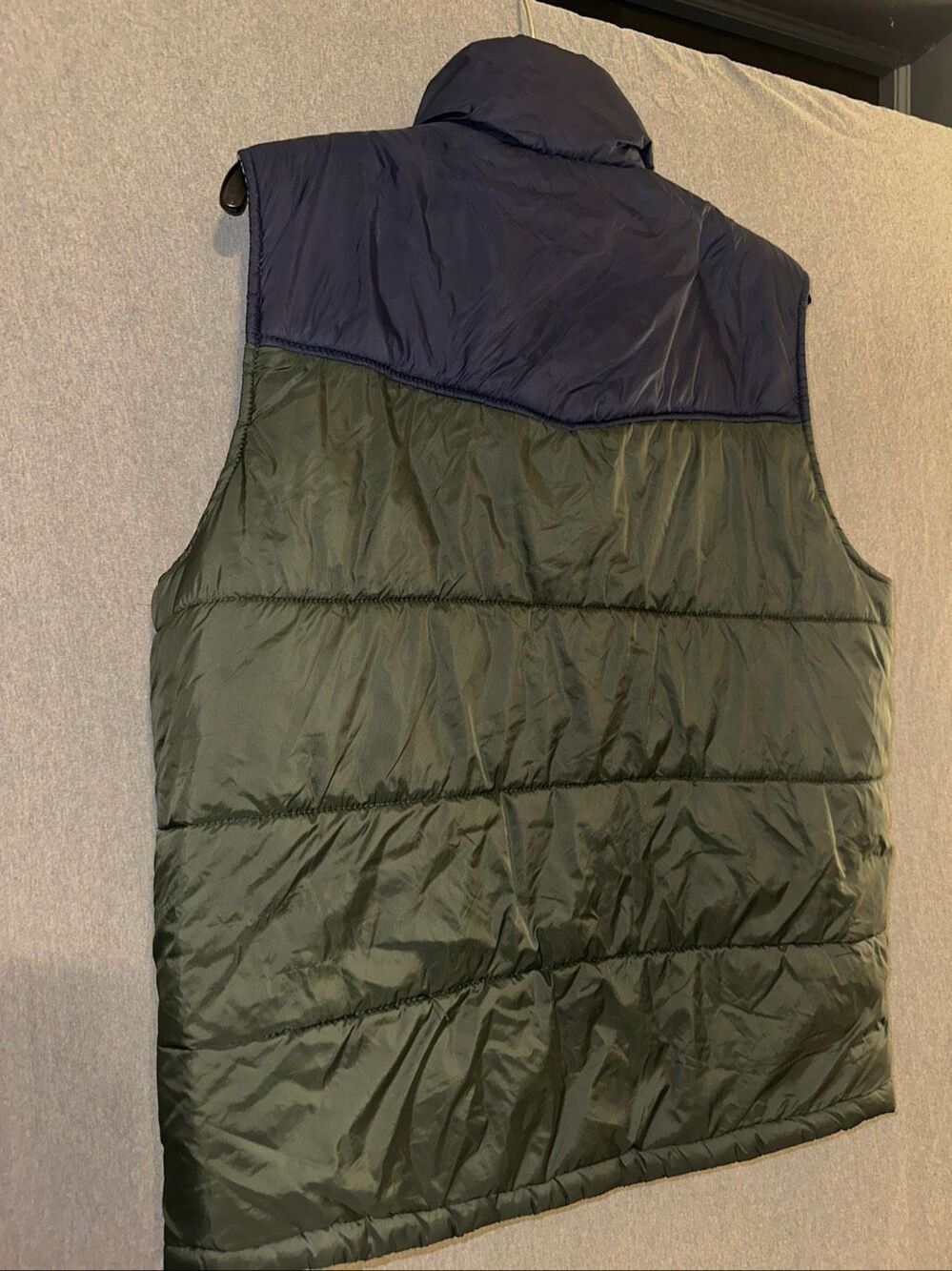 American Eagle Outfitters Men's Green & Navy Blue Colorblock Puffer Vest Size Me - Picture 5 of 6
